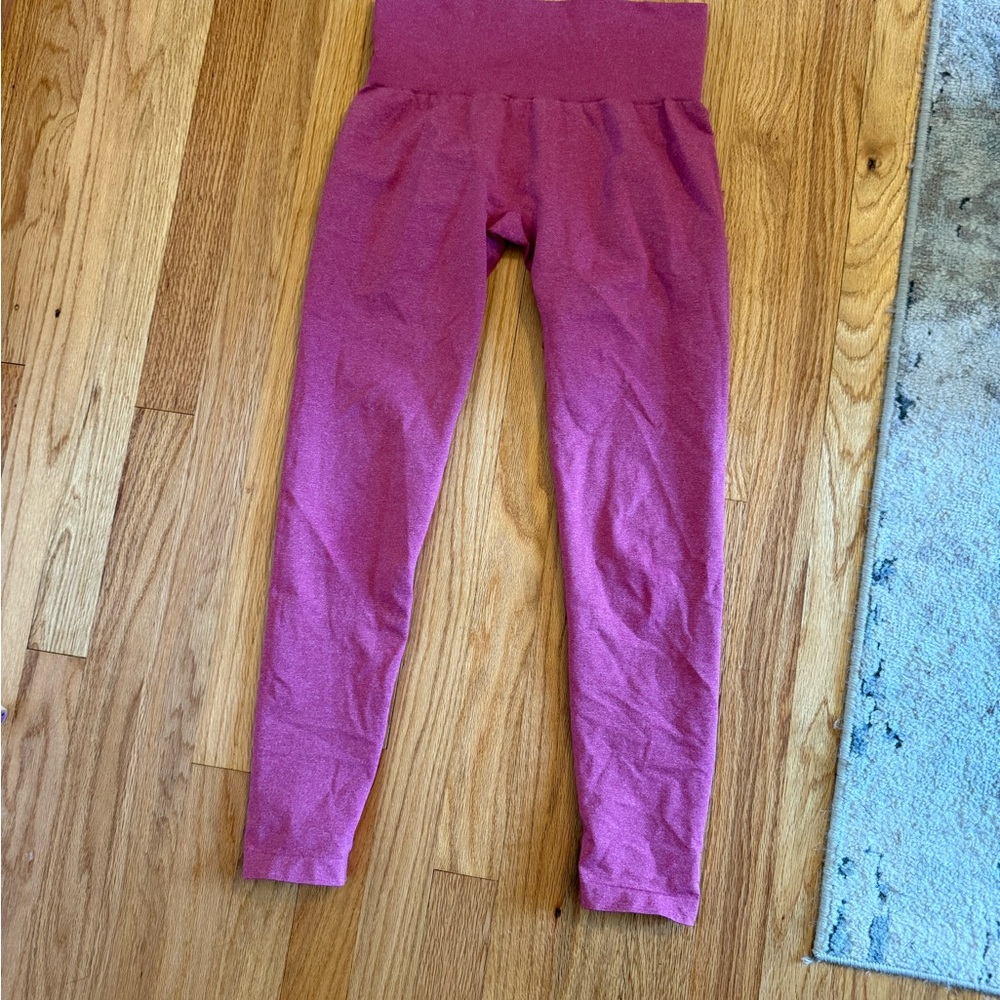 NVGTN Pink High-Waisted Leggings with Seamless Design
